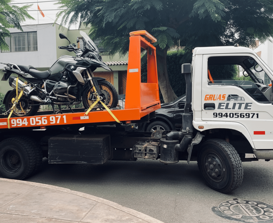 Moto preparada para traslado en grúa